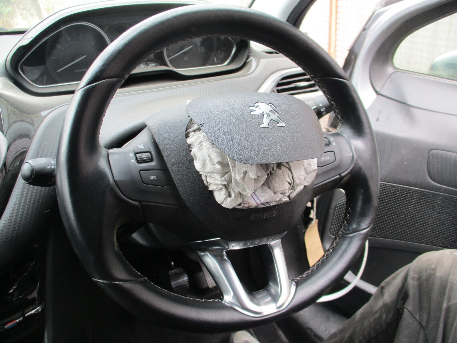 PEUGEOT 2008 2018 MK1 3 SPOKE MULTIFUNCTION LEATHER STEERING WHEEL