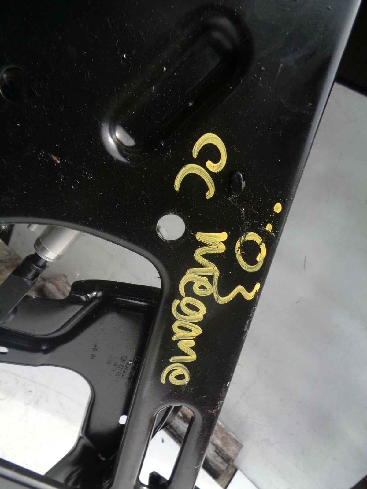 RENAULT MEGANE MK2 CC NEAR PASSENGER SIDE FRONT ROOF HINGE e84827755