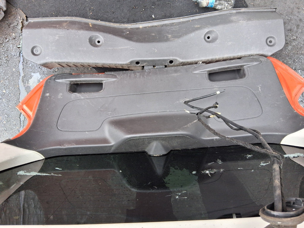 2013 FORD FOCUS MK3 HATCHBACK REAR COMPLETE TAILGATE BOOTLUD ORANGE
