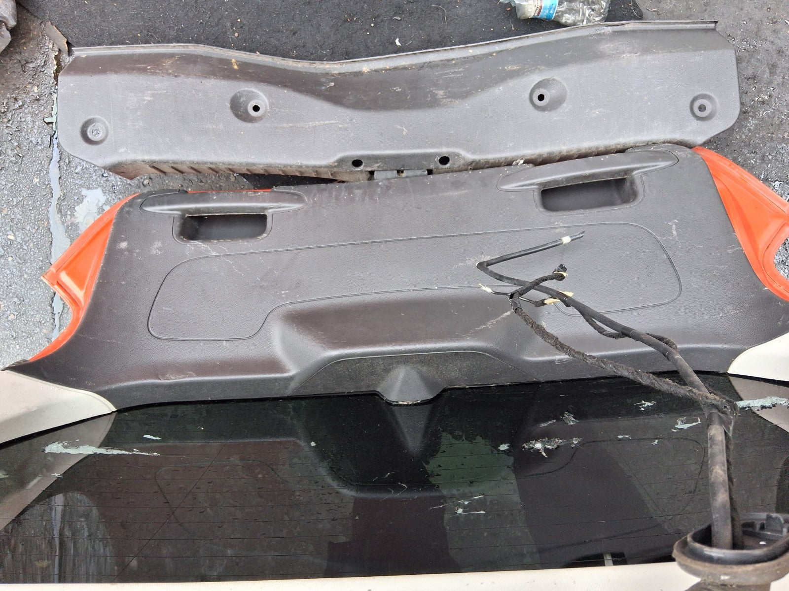 2013 FORD FOCUS MK3 HATCHBACK REAR COMPLETE TAILGATE BOOTLUD ORANGE