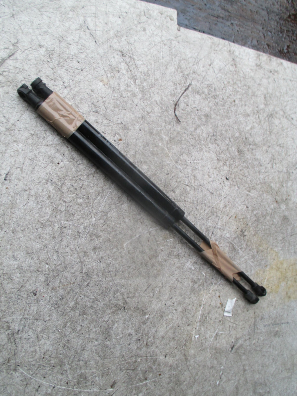 FIAT 500 TAILGATE PAIR GAS STRUTS