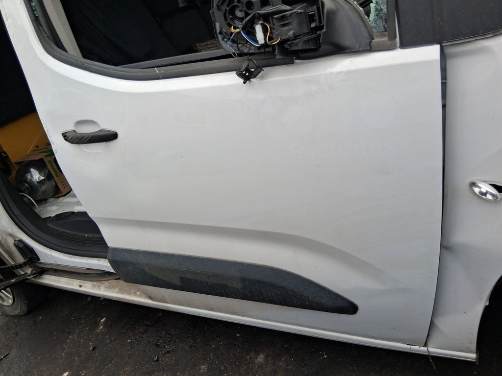 2024 TOYOTA PROACE CITY OS DRIVER SIDE FRONT BARE DOOR DAMAGED EPR ICY WHITE