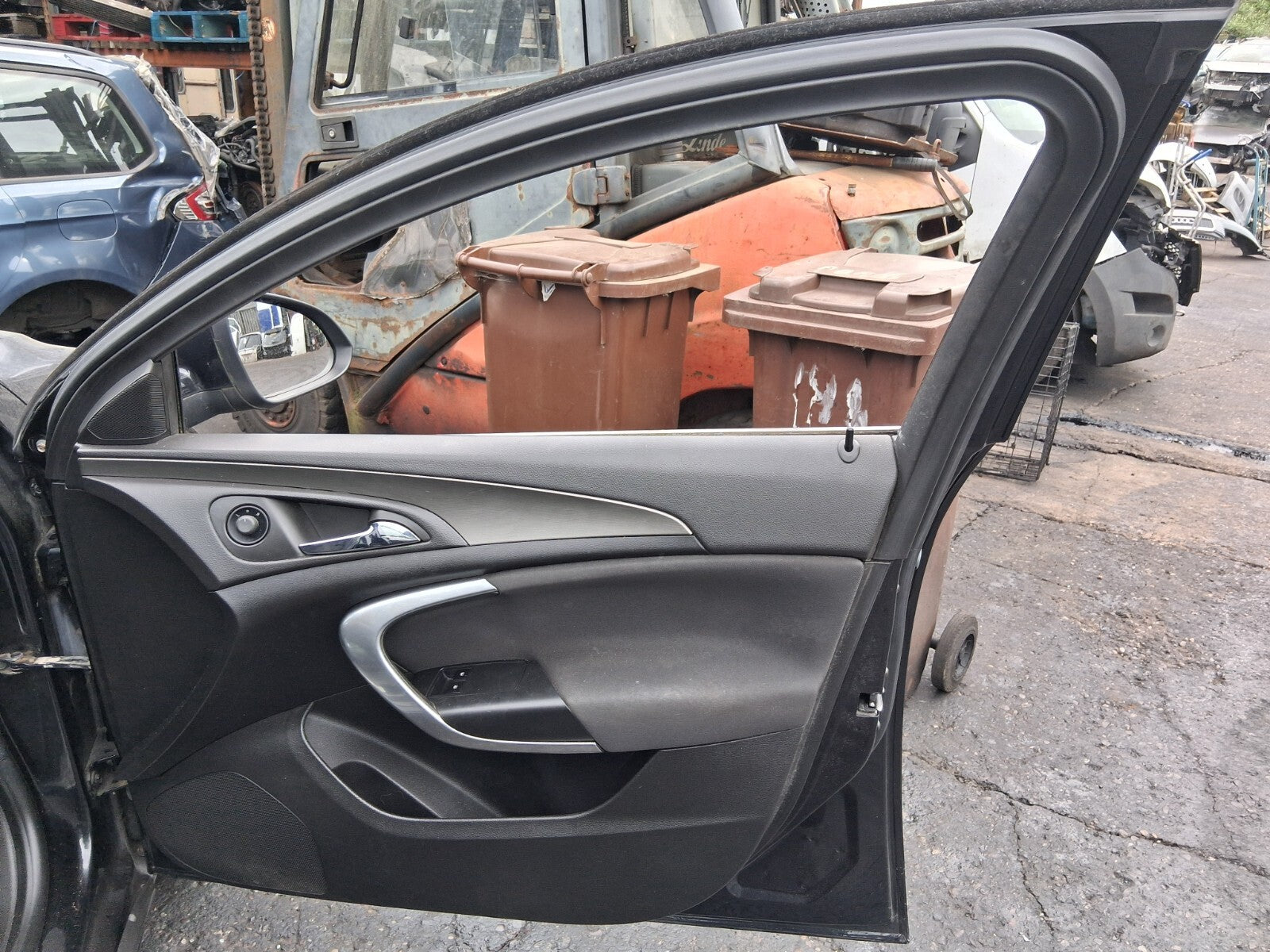 2011 VAUXHALL INSIGNIA MK1 ESTATE OSF DRIVER SIDE FRONT DOOR CARD WITHOUT SWITCH