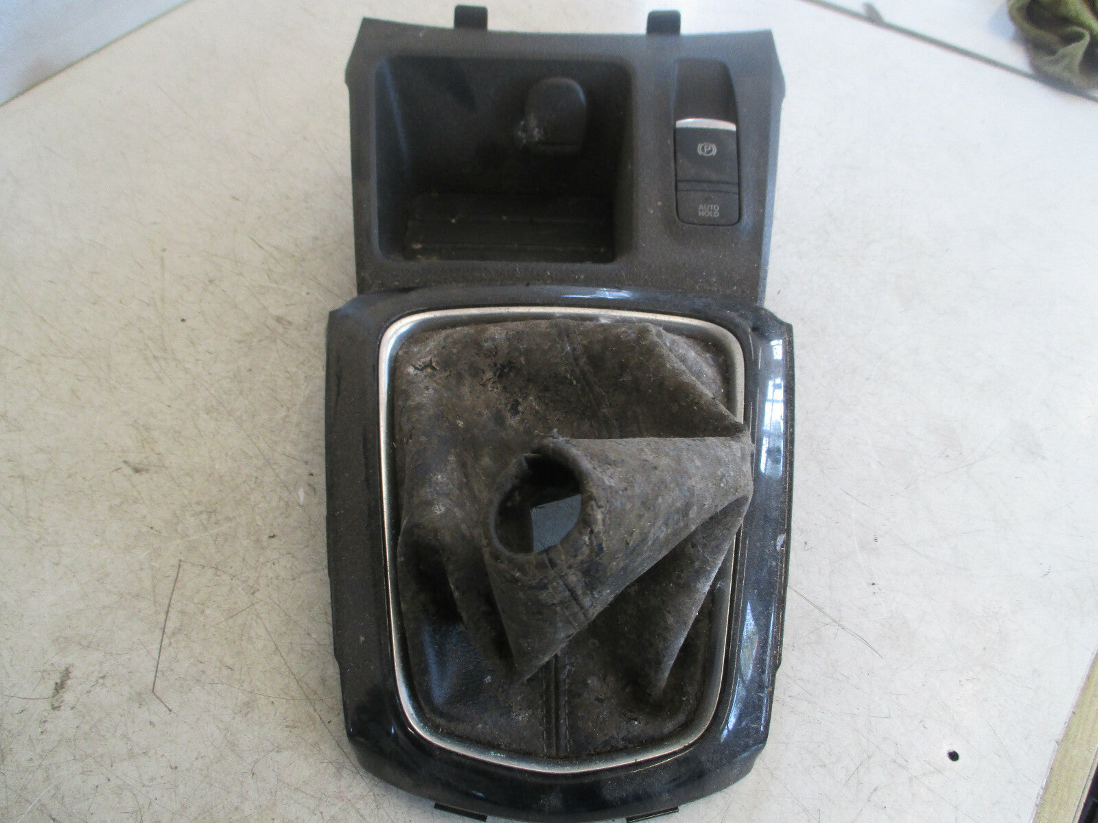 NISSAN QASHQAI J11 MK2 2017 PARKING SWITCH BUTTON & SURROUND 251756FR0A