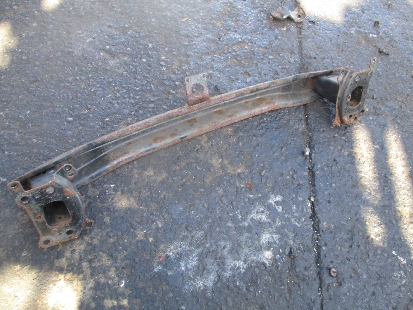 VW VOLKSWAGEN GOLF MK5 2005 FRONT BUMPER REINFORCEMENT CRASH BAR