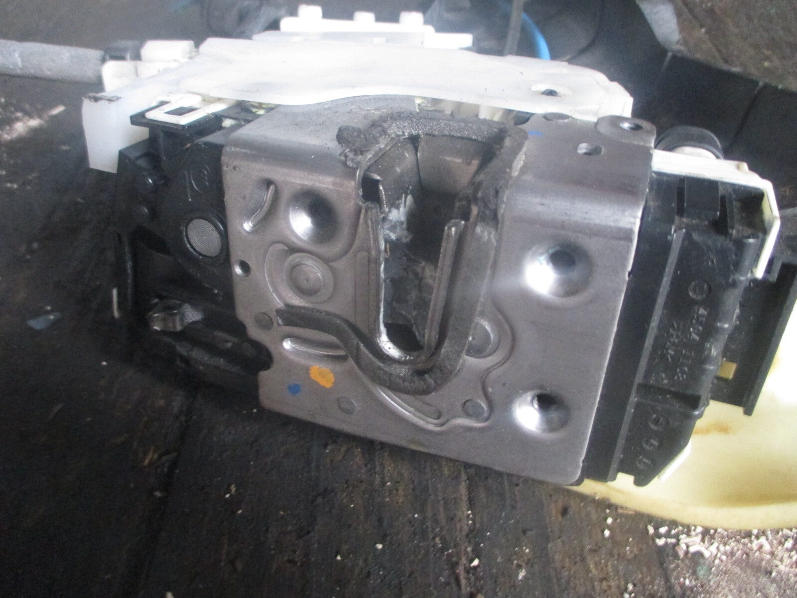 MERCEDES E W212 CLASS DOOR LOCK REAR RIGHT DRIVER SIDE A2127330408