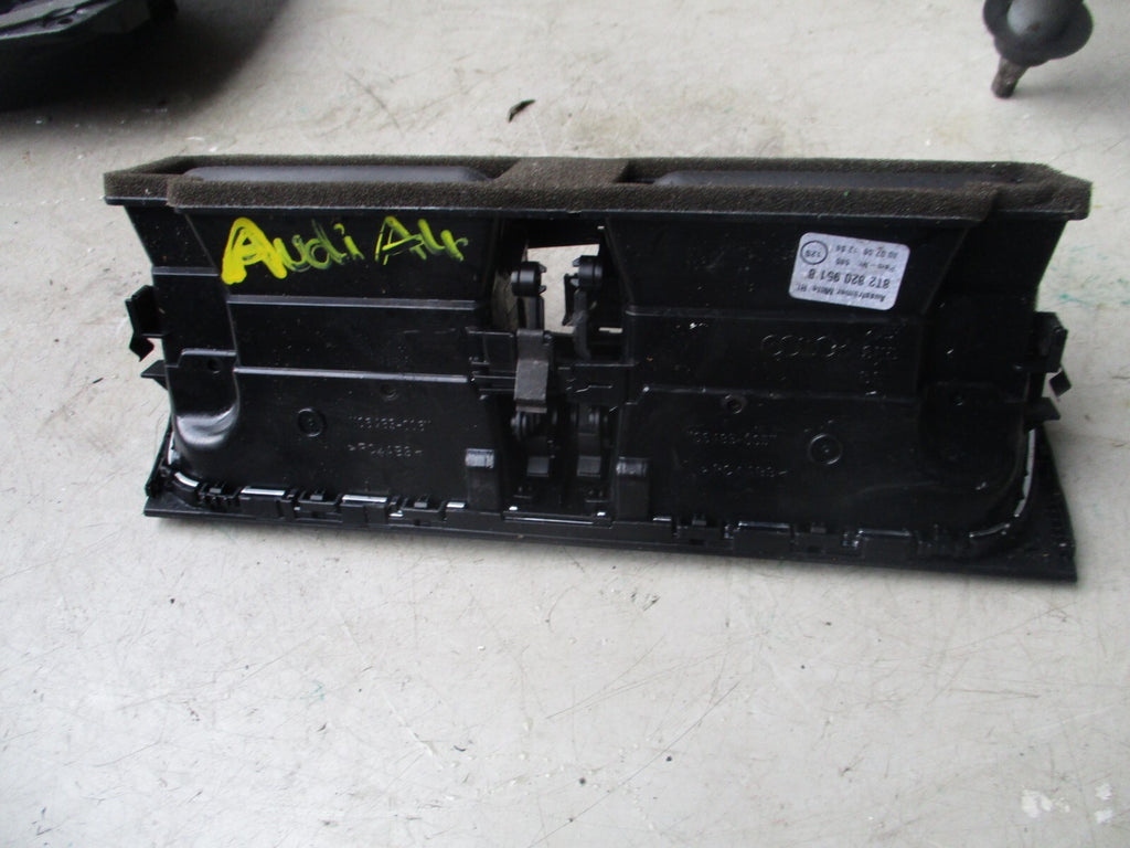 2011 AUDI A4 CENTRE DASHBOARD AIR VENT 8T2820951B (ref s)