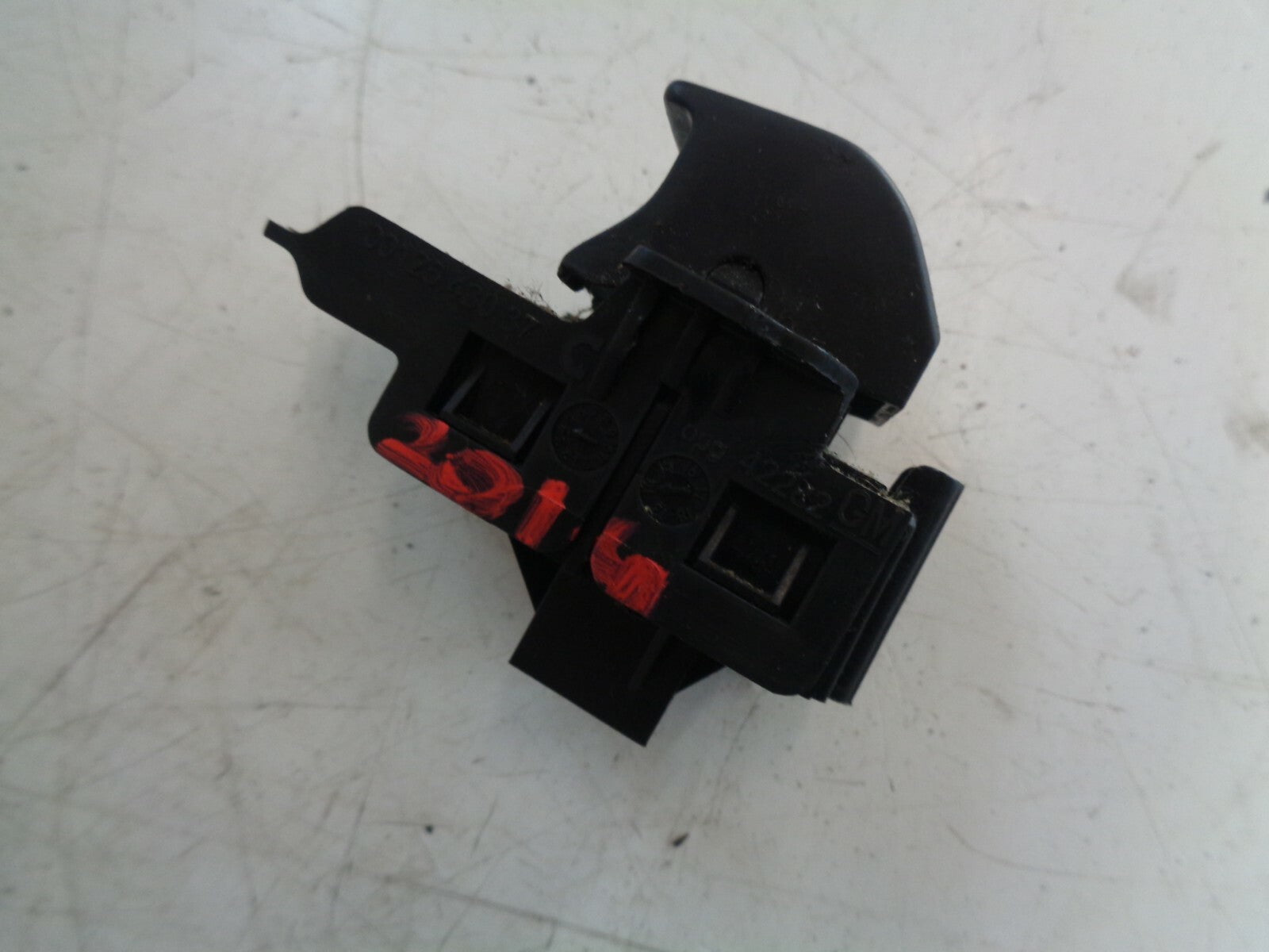 VAUXHALL INSIGNIA 2014 2.0 CDTI ELECTRONIC PARKING HANDBRAKE SWITCH 9060790