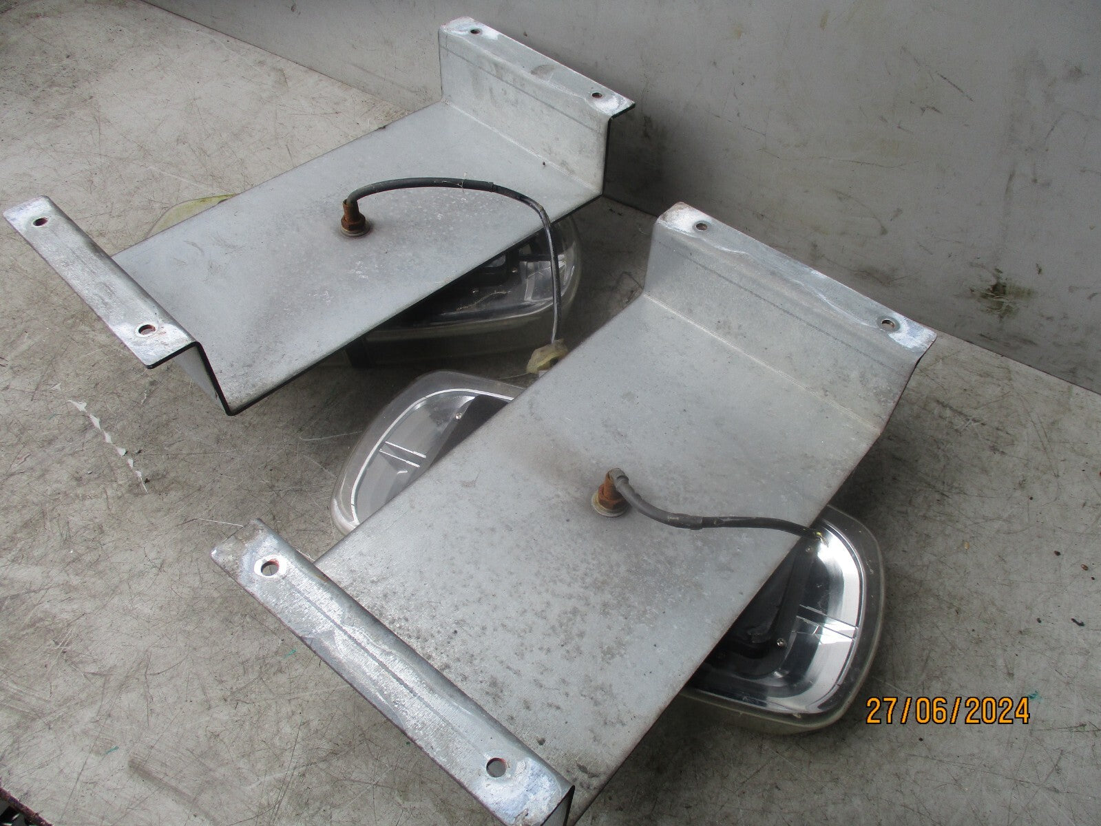 2021 MERCEDES BENZ SPRINTER W907 EXTERIOR ROOF BACON LIGHTS LED PAIR