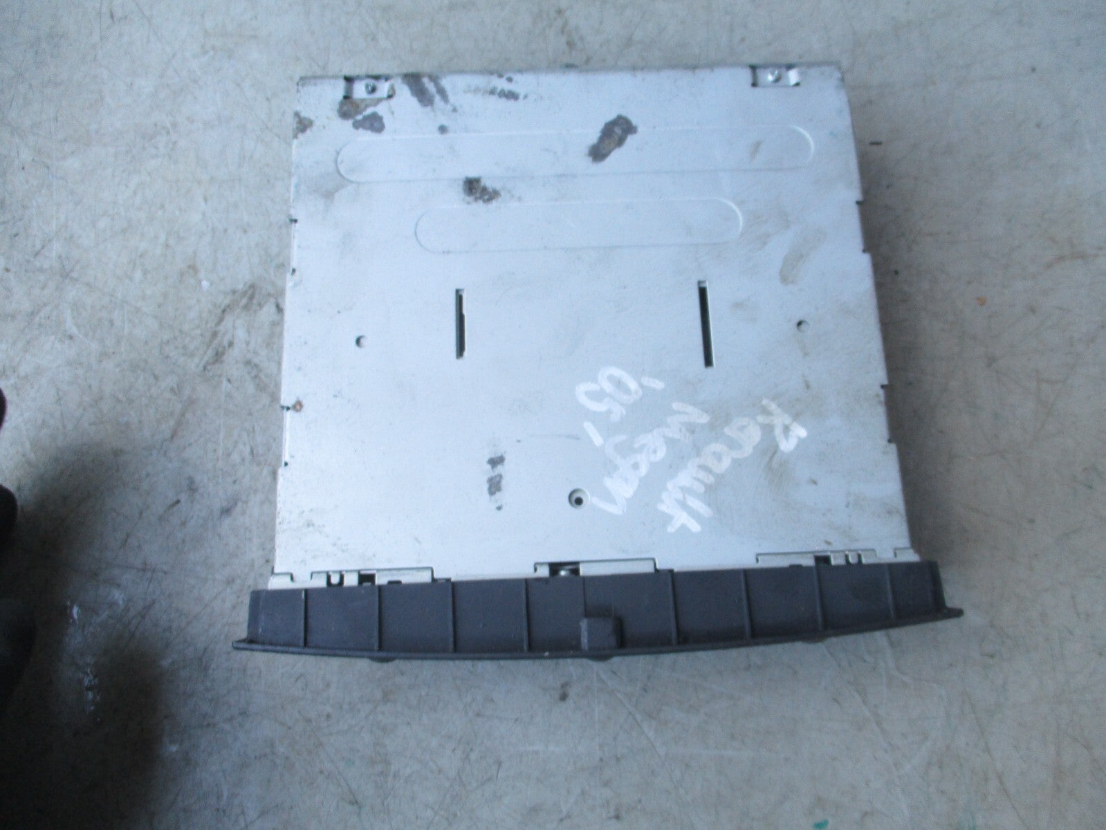 2005 RENAULT MEGANE MK2 CD PLAYER CHANGER MULTI DISC 8200485082