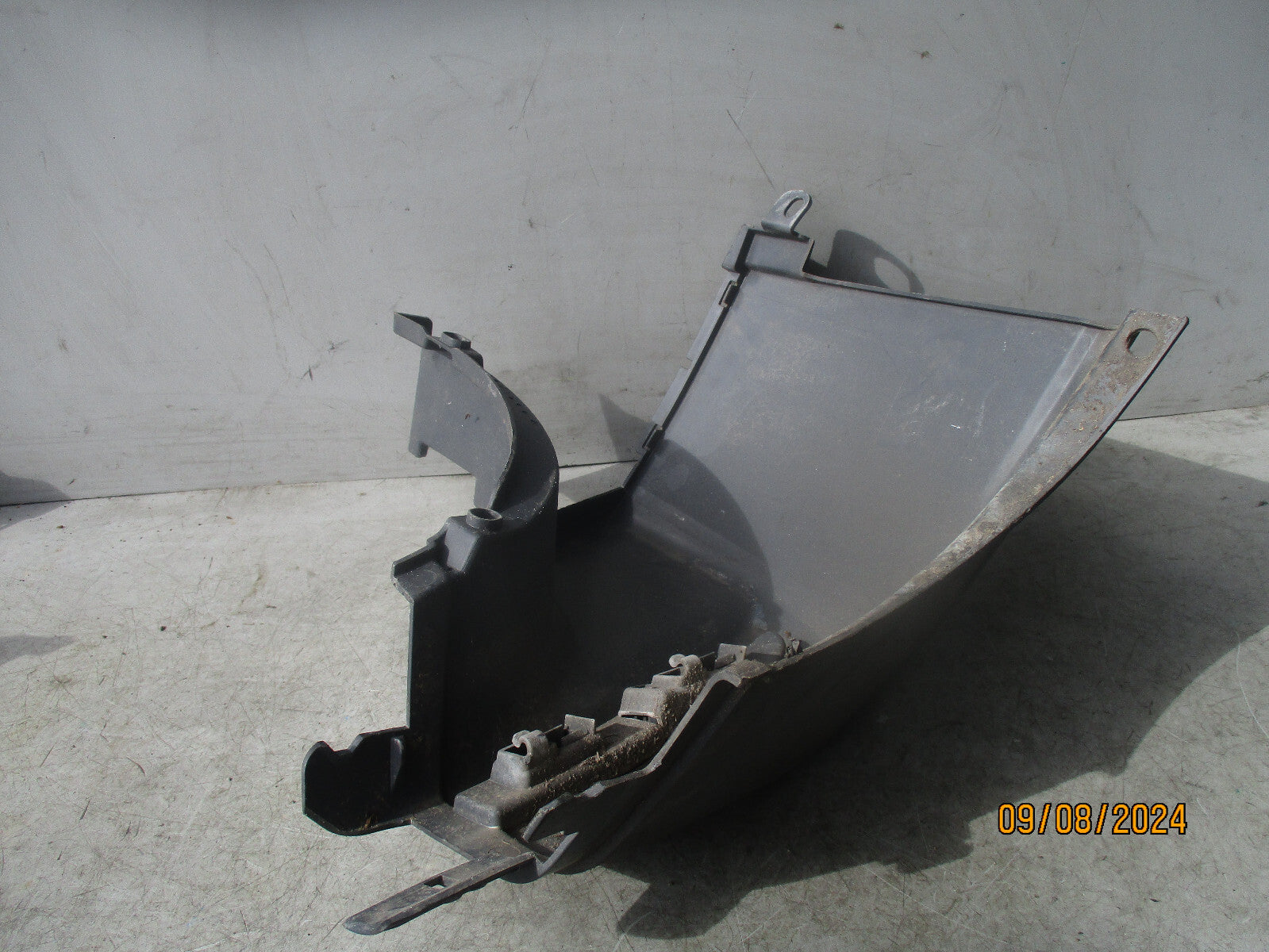 2020 MERCEDES BENZ SPRINTER W907 NSR PASSENGER SIDE BUMPER TRIM A9078801800