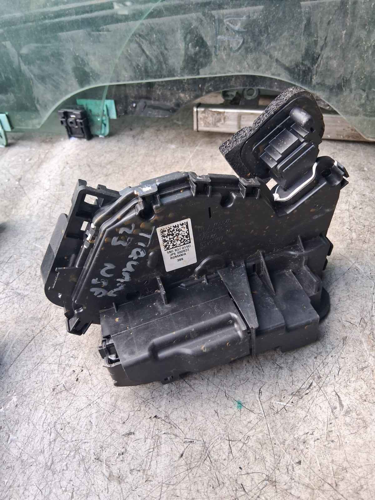 2023 VW VOLKSWAGEN TIGUAN NSF PASSENGER SIDE FRONT DOOR LOCK MECHANISM