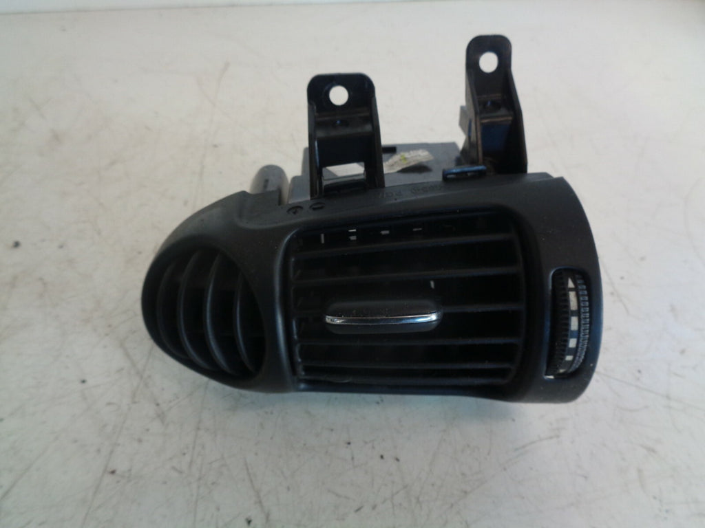 MERCEDES BENZ C CLASS 2005 W203 OS DRIVER SIDE RIGHT AIR VENT A2038300654