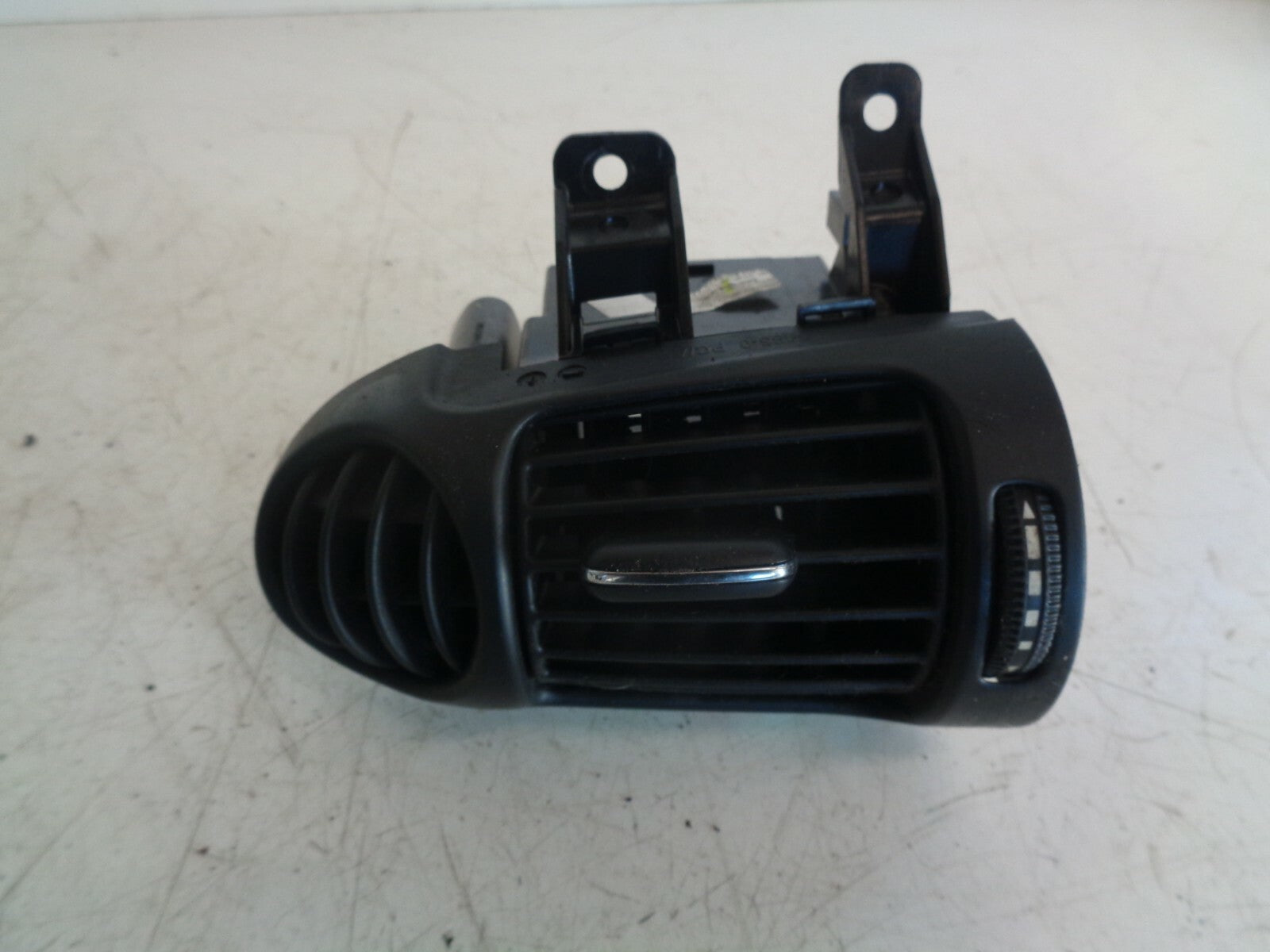 MERCEDES BENZ C CLASS 2005 W203 OS DRIVER SIDE RIGHT AIR VENT A2038300654