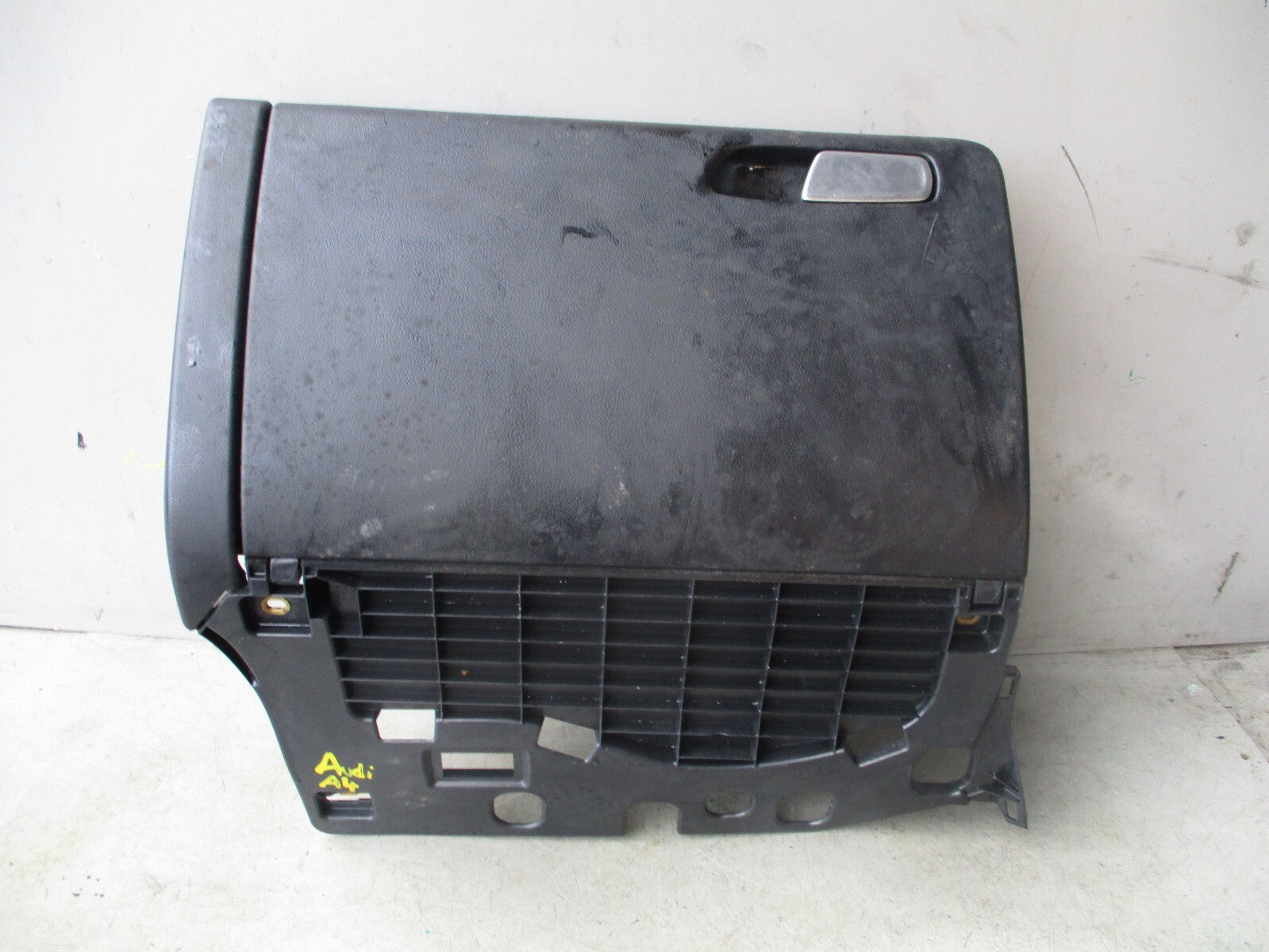 2008 AUDI A4 B8 PASSENGER SIDE STORAGE COMPARTMENT GLOVEBOX