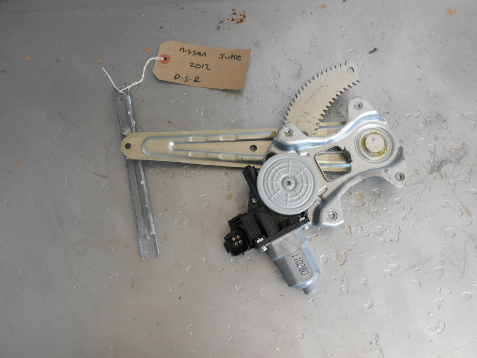 NISSAN JUKE 2012 5 DOOR OSR DRIVER SIDE REAR WINDOW REGULATOR 82731CV01B