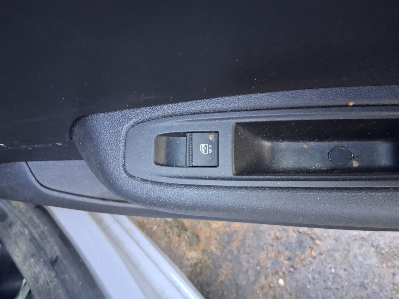 2024 RENAULT CLIO FACELIFT MK5 OSR DRIVER SIDE REAR RIGHT WINDOW CONTROL SWITCH