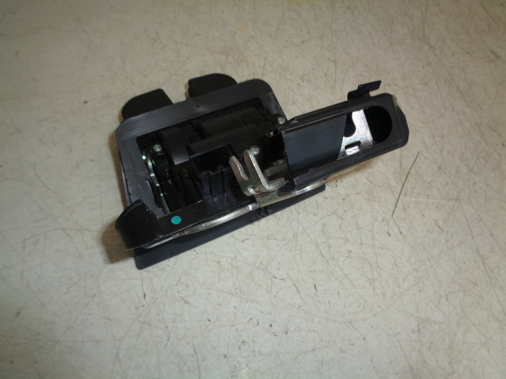 AUDI A4 B8 2014 REAR BOOT TAILGATE BOOT CATCH LATCH LOCK 8R0827505