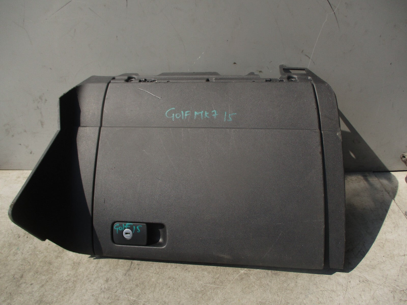 2015 VOLKSWAGEN GOLF MK7 FRONT LEFT GLOVEBOX STORAGE COMPARTMENT BOX 5G2857097A