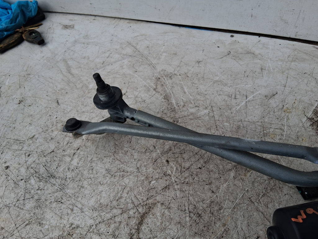 2018 MERCEDES SPRINTER W907 FRONT WINDSCREEN WIPER MOTOR LINKAGE A9108200500
