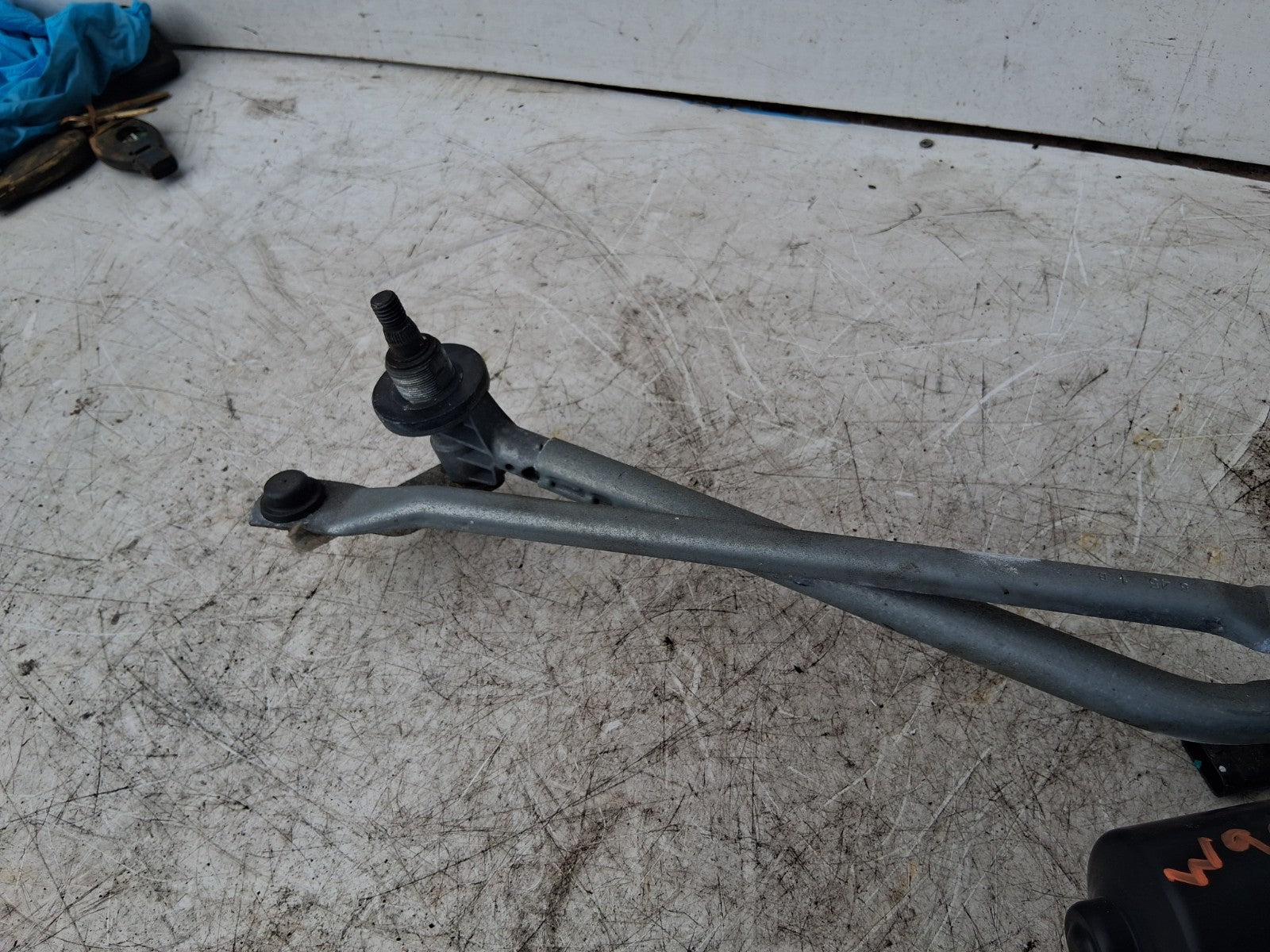 2018 MERCEDES SPRINTER W907 FRONT WINDSCREEN WIPER MOTOR LINKAGE A9108200500