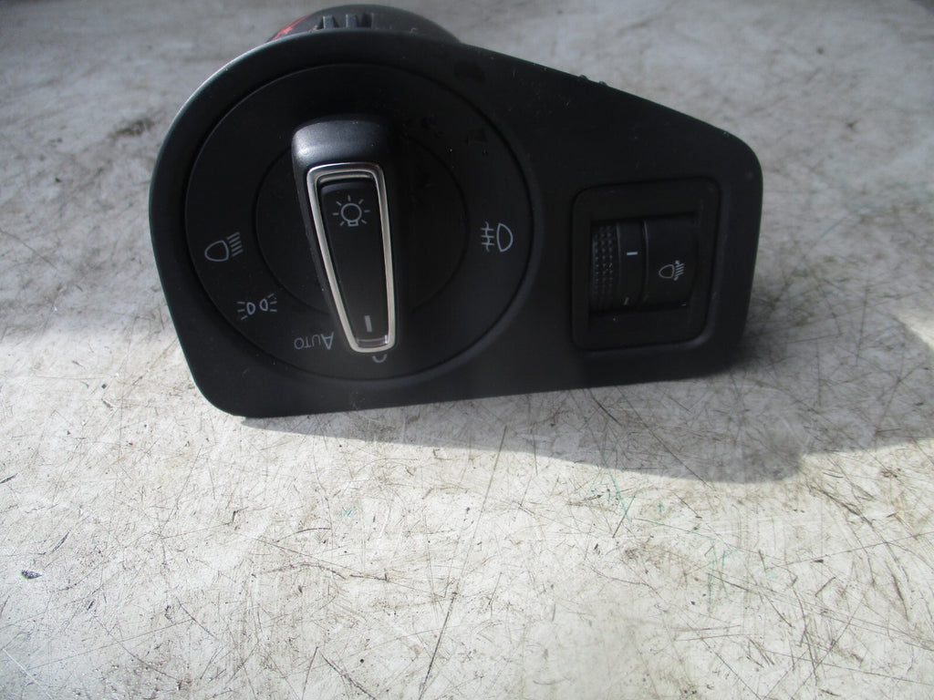 2017 VOLKSWAGEN GOLF HEADLIGHT CONTROL SWITCH & TRIM 5G2858341