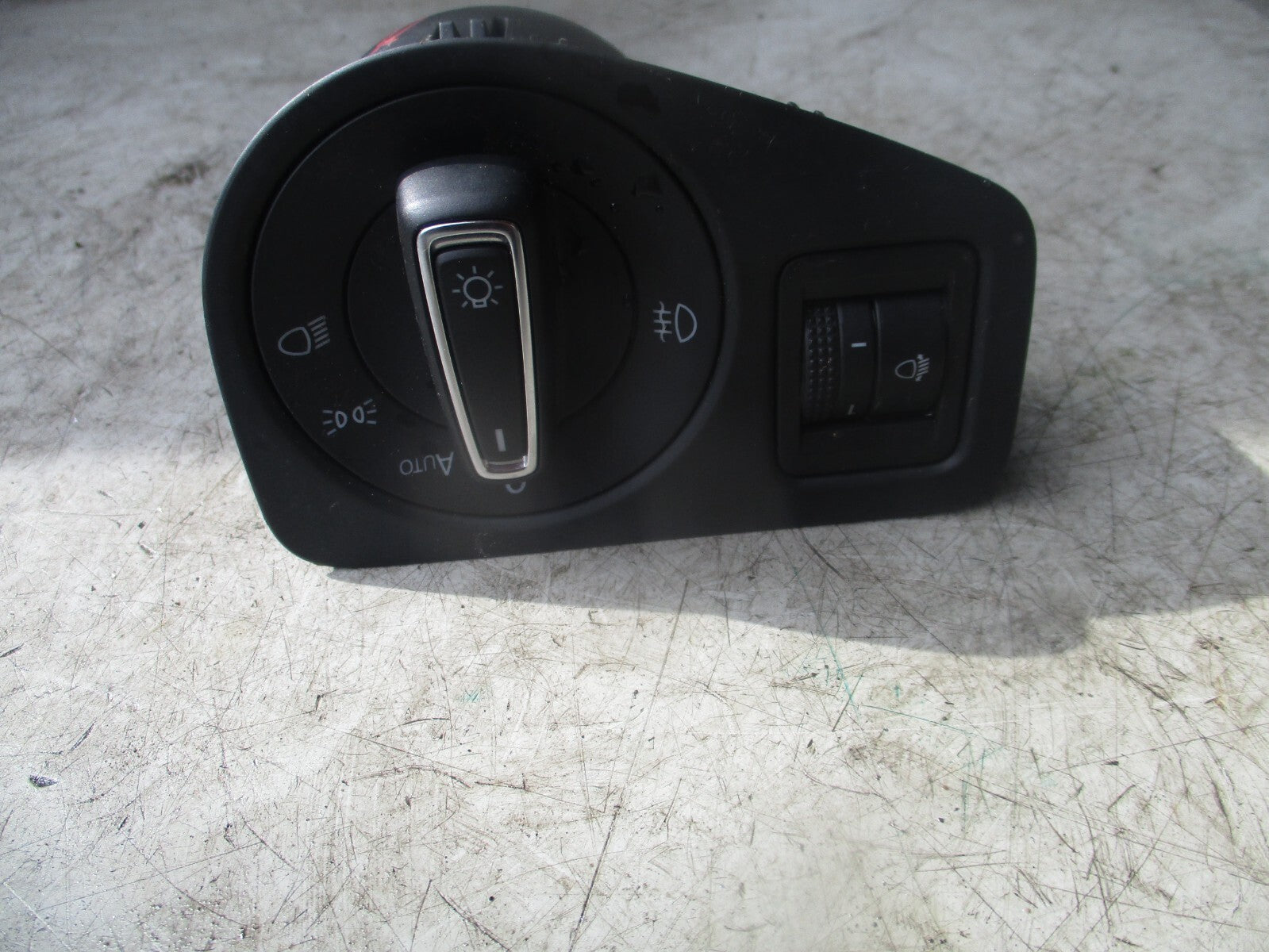 2017 VOLKSWAGEN GOLF HEADLIGHT CONTROL SWITCH & TRIM 5G2858341