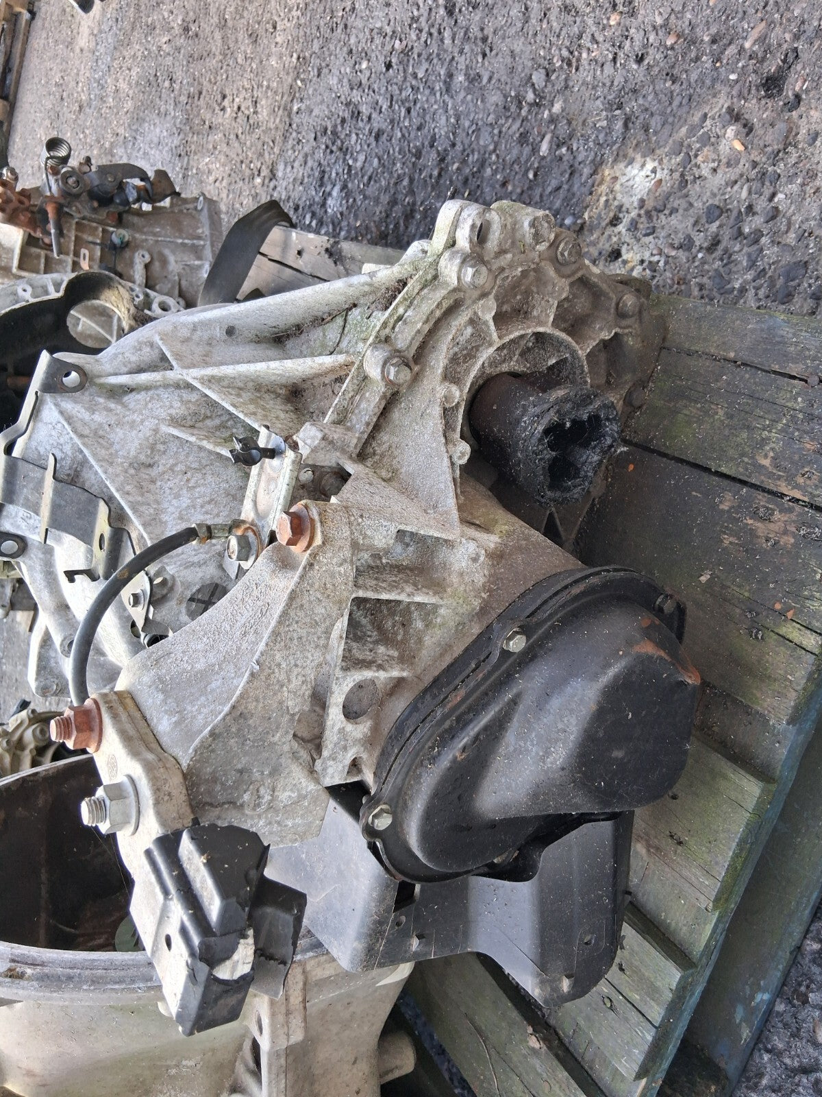 FORD FIESTA MK7 2014 1.2 PETROL 5 SPEED MANUAL GEARBOX 8A6R7002JN