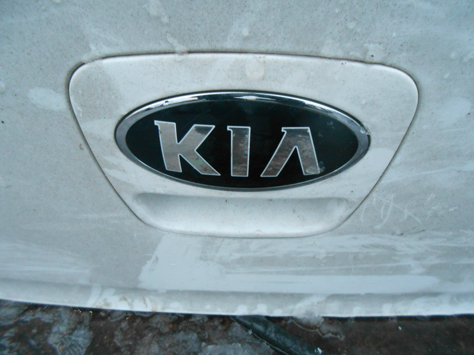 KIA RIO MK3 2014 HATCHBACK BOOTLID TAILGATE WIPER MOTOR GLASS BADGE WHITE