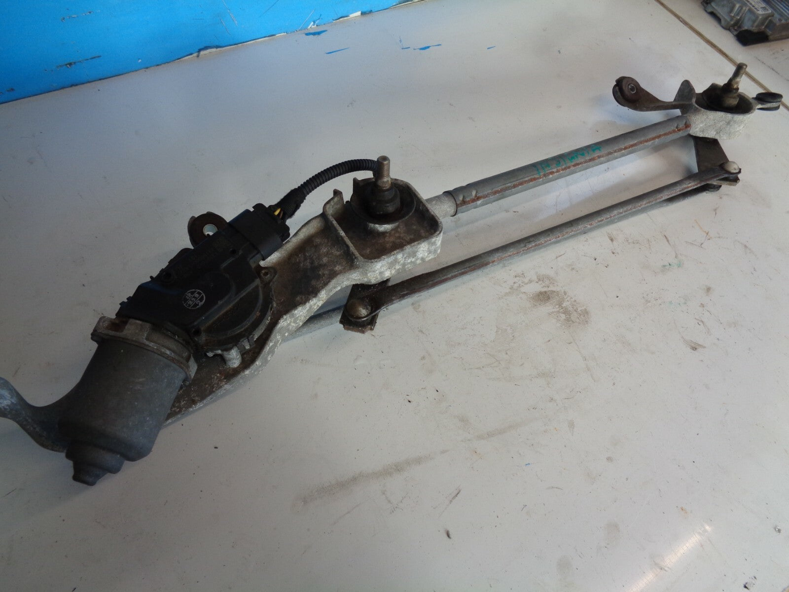VAUXHALL INSIGNIA 09-14 FRONT WINDSCREEN WIPER MOTOR & MECHANISM GM 13227393