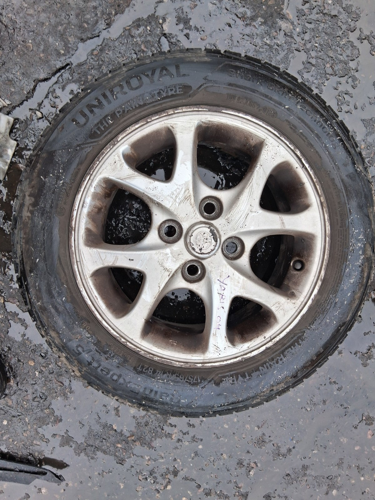 2004 TOYOTA YARIS MK1 14 INCH ALLOY WHEEL WITH TYRE 175/65R14