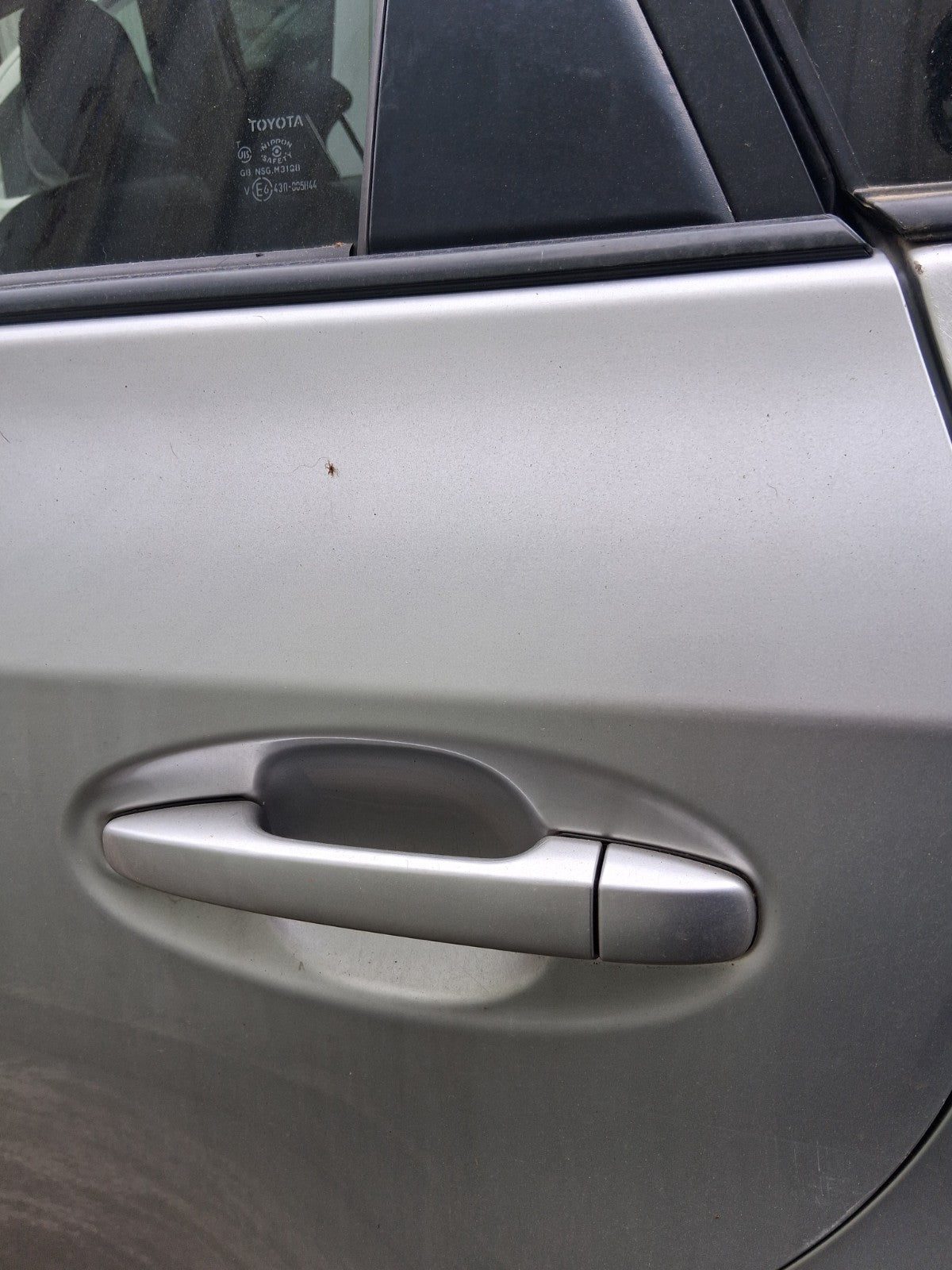 2018 TOYOTA PRIUS V PLUS XW40 NSR PASSENGER SIDE REAR LEFT EXTERIOR DOOR HANDLE