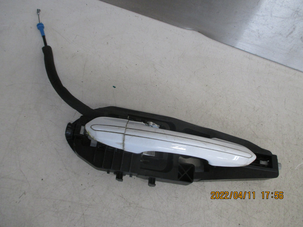 FORD MONDEO MK5 2015 OSR DRIVER SIDE REAR EXTERIOR DOOR HANDLE + BRACKET WHITE