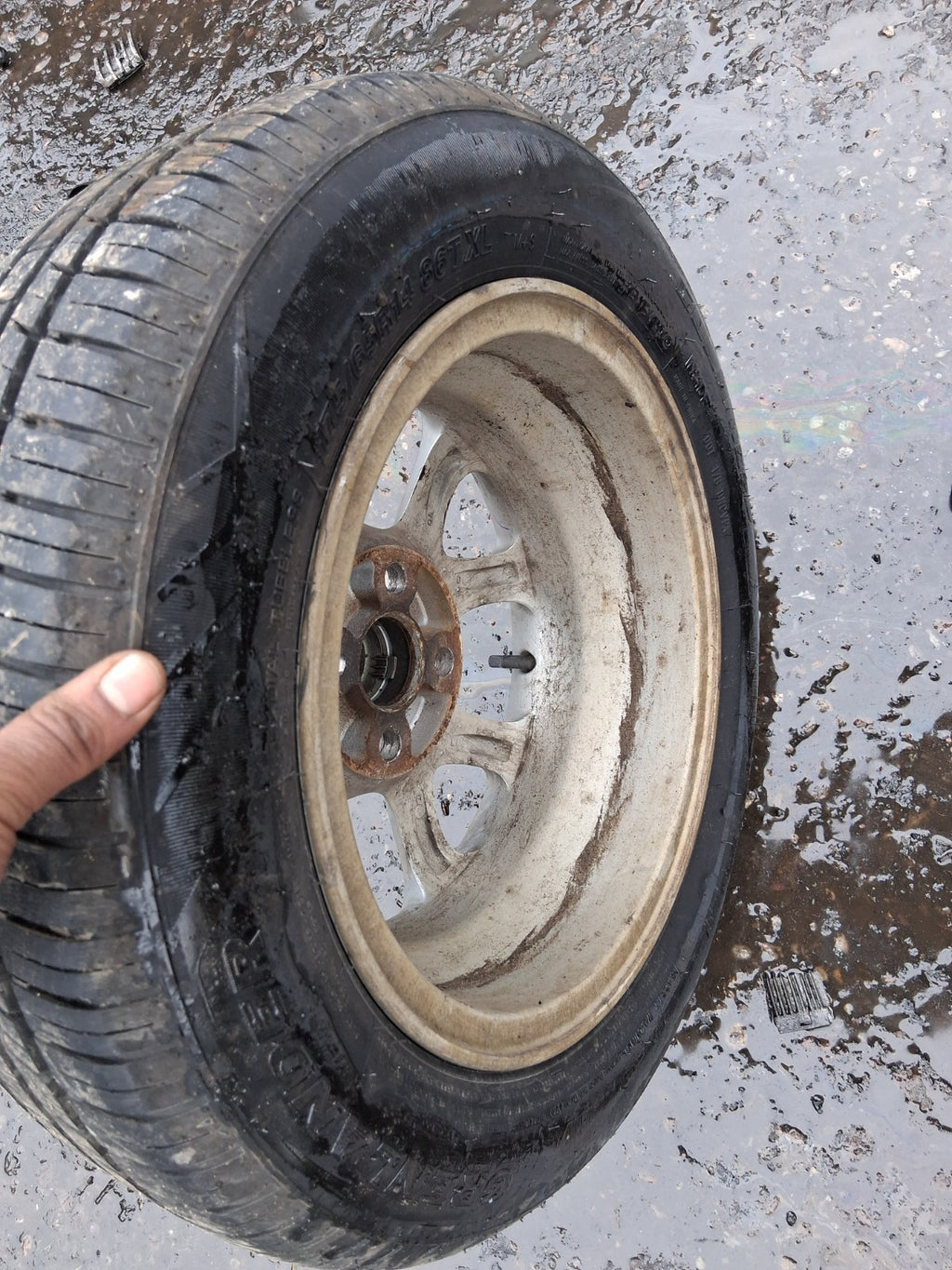 2004 TOYOTA YARIS MK1 14 INCH ALLOY WHEEL WITH TYRE 175/65R14
