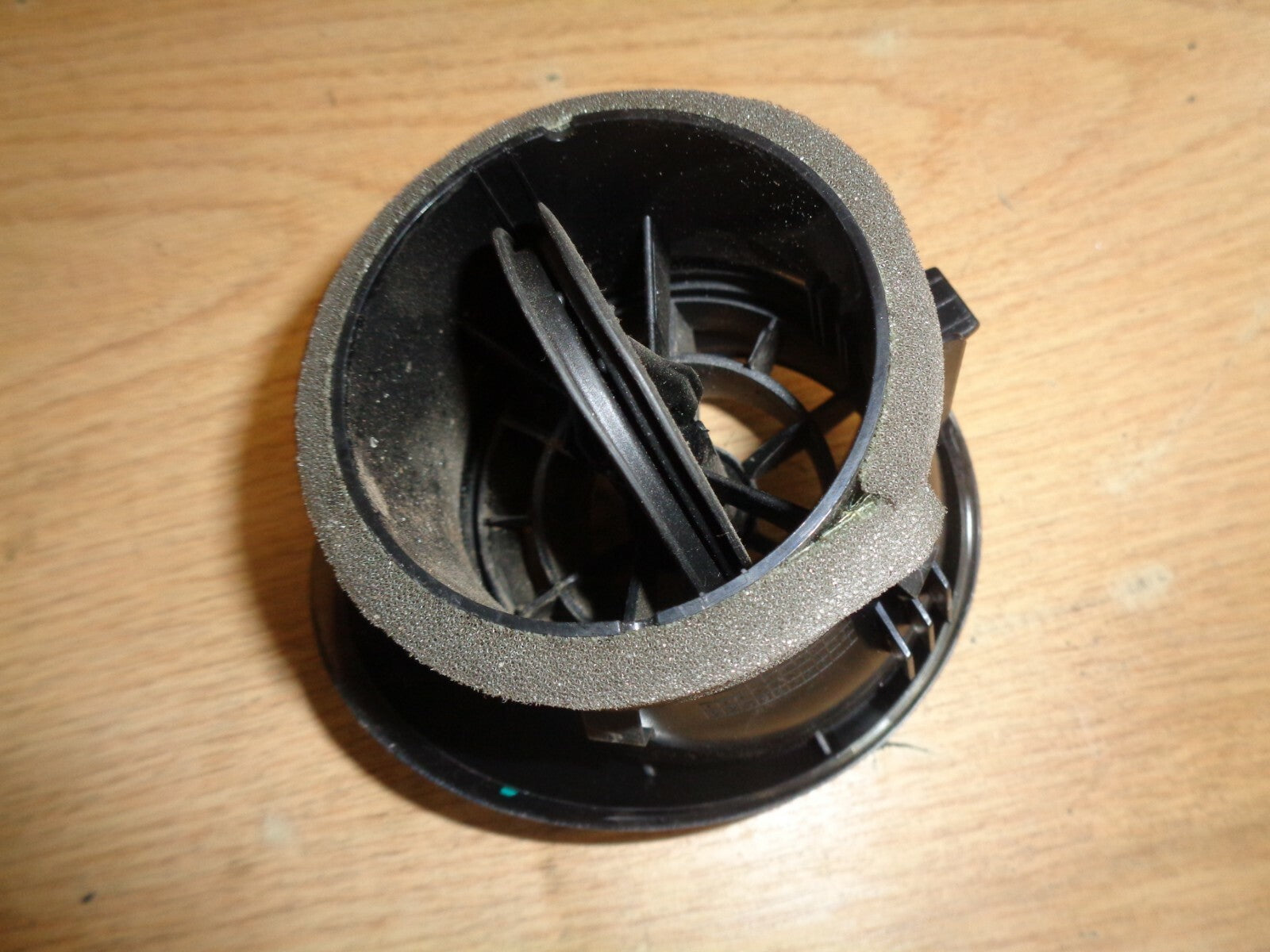 AUDI A1 2015 8X 1.0 TFSI NS PASSENGER SIDE CENTRE AIR VENT 8X0820902