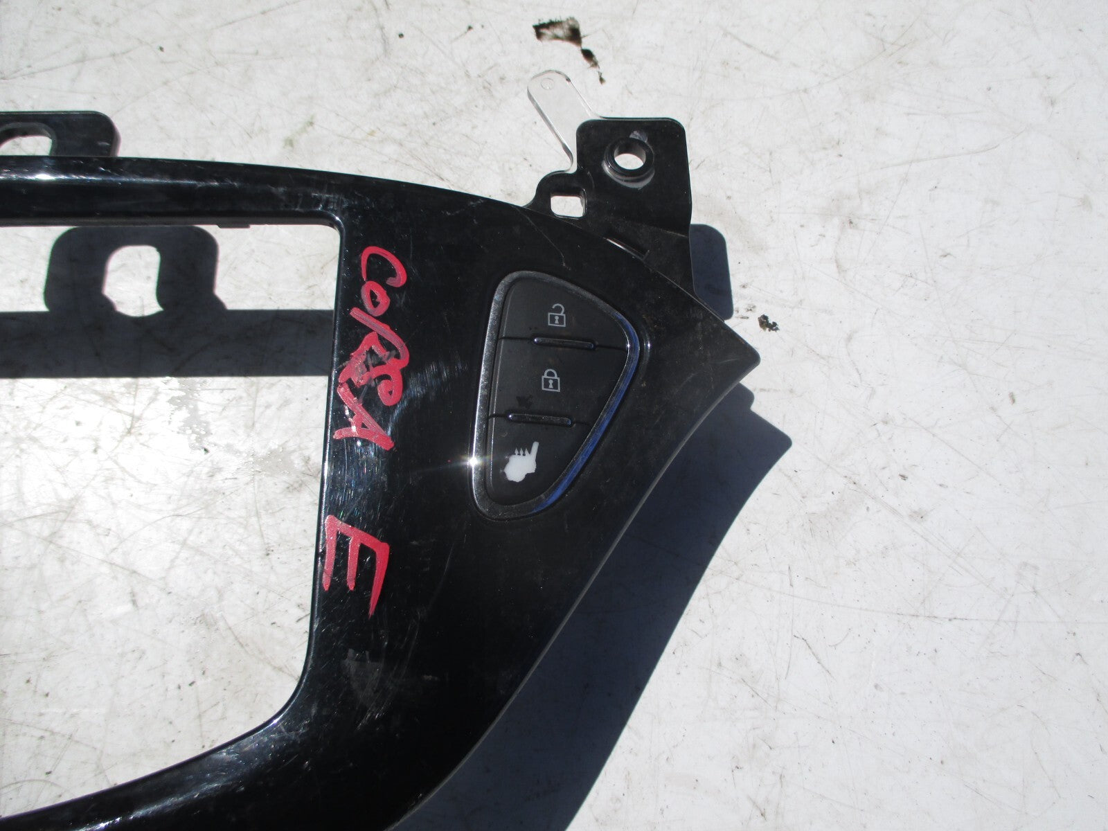 VAUXHALL CORSA E MK4 2016 PLASTIC TRIM SURROUND SWITCH GLOSS BLACK 13471358