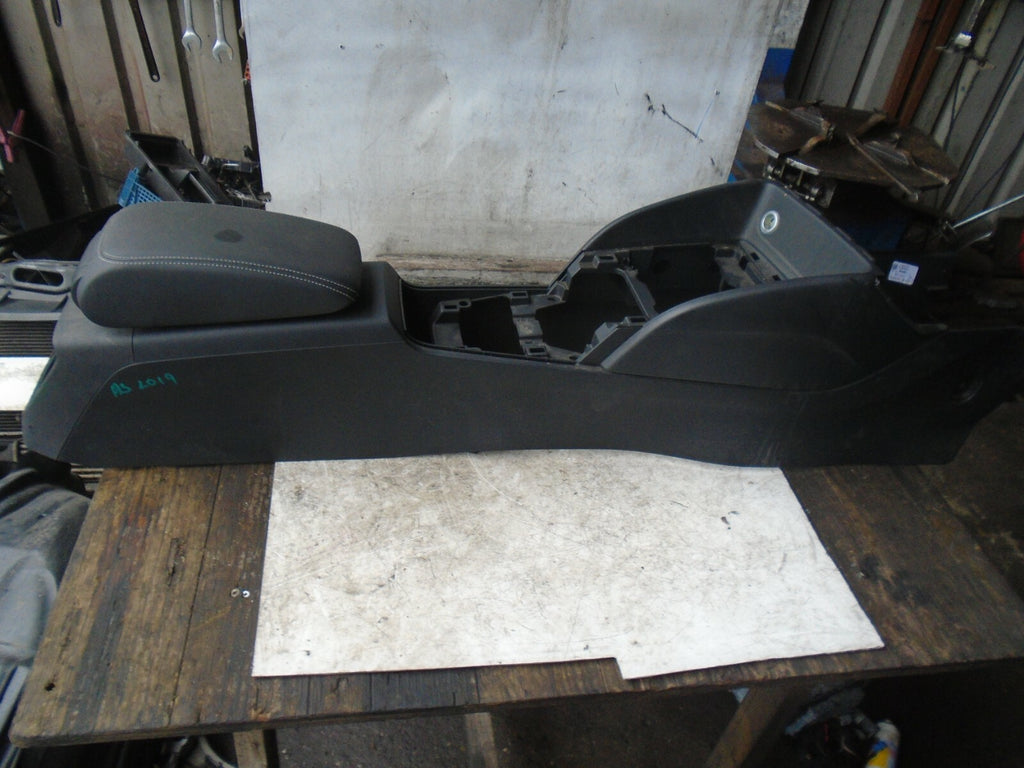 AUDI A3 2019 8V CENTRE CONSOLE WITH ARM REST 8V2863241