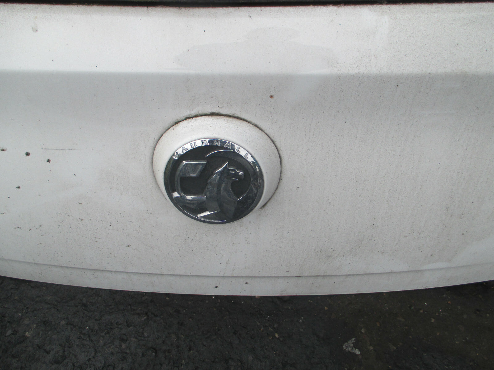 VAUXHALL VIVA 2018 REAR HATCHBACK TAILGATE BOOTLID COMPLETE WHITE