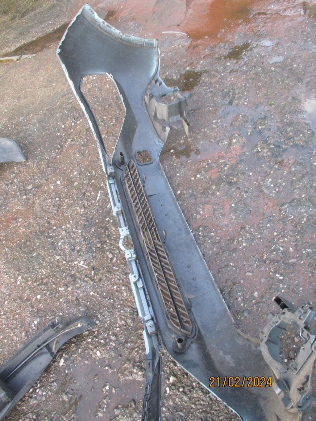 CITROEN C4 MK3 2022 FRONT UPPER BUMPER BLUE DAMAGED