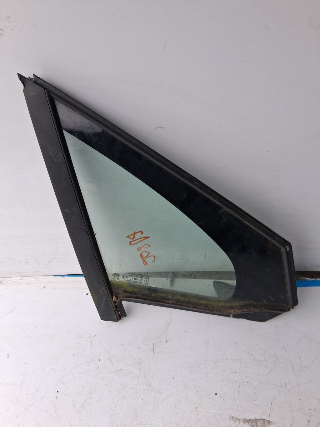 PEUGEOT 208 2017 OS OFF RIGHT DRIVER SIDE QUATER GLASS WINDOW 43R007951