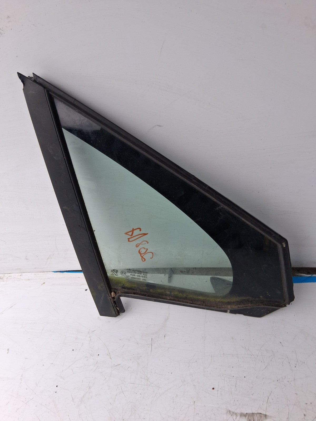 PEUGEOT 208 2017 OS OFF RIGHT DRIVER SIDE QUATER GLASS WINDOW 43R007951