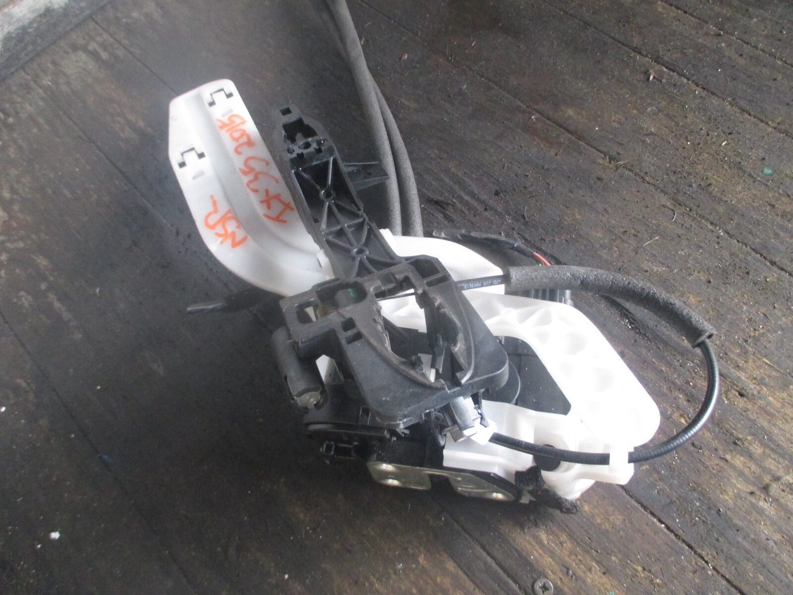 HYUNDAI IX35 2015 NEARSIDE REAR DOOR LOCK MECHANISM JA68K0839015