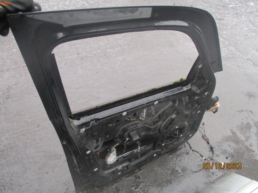 2006 JEEP CHEROKEE NSF PASSENGER SIDE FRONT BARE DOOR BLACK