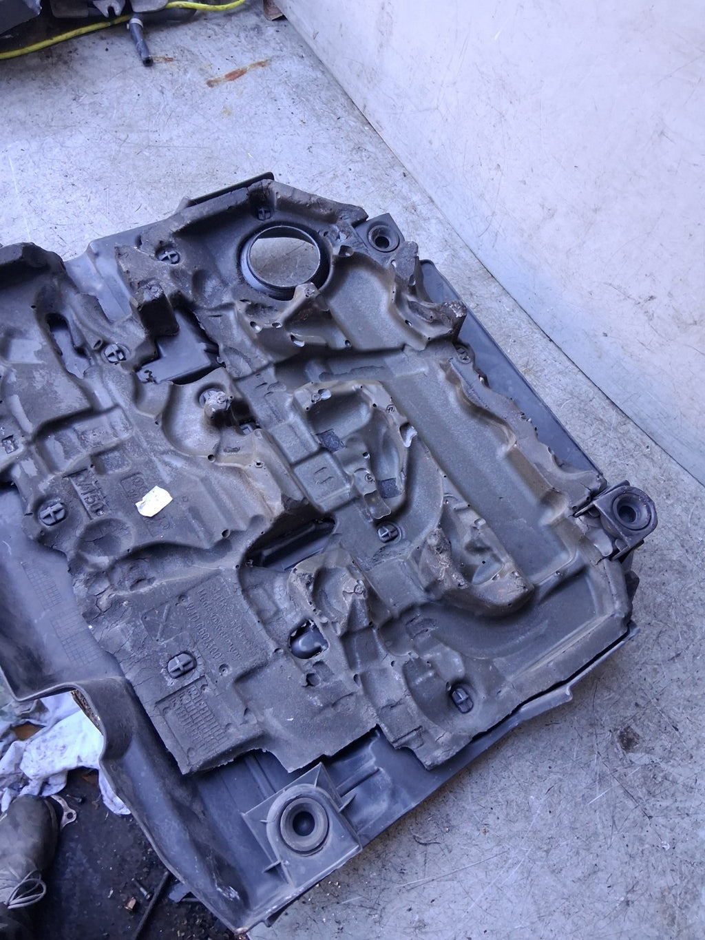 2013 VW VOLKSWAGEN GOLF MK7 ENGINE COVER 04L103925J