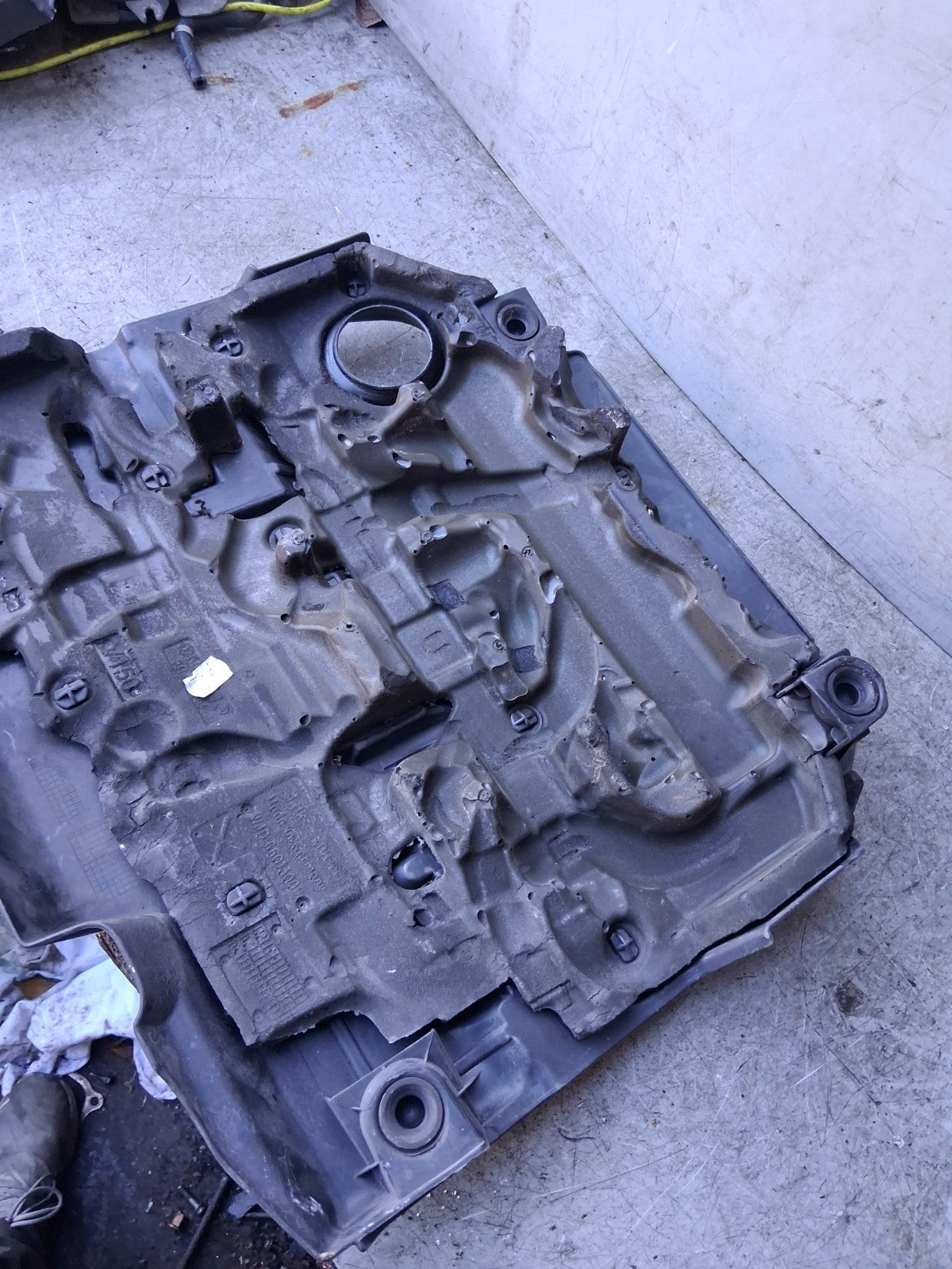 2013 VW VOLKSWAGEN GOLF MK7 ENGINE COVER 04L103925J