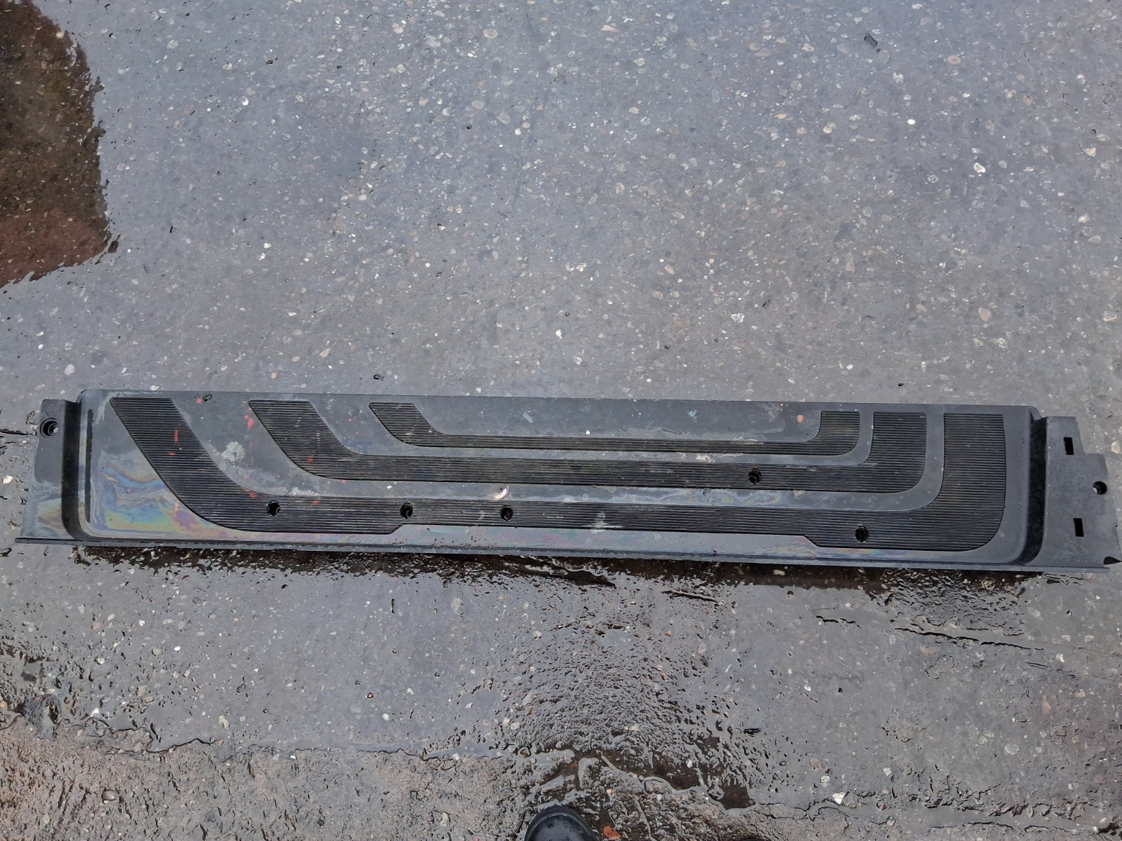 2023 MERCEDES SPRINTER NS PASSENGER SIDE SLIDING DOOR STEP TRIM A9106860500