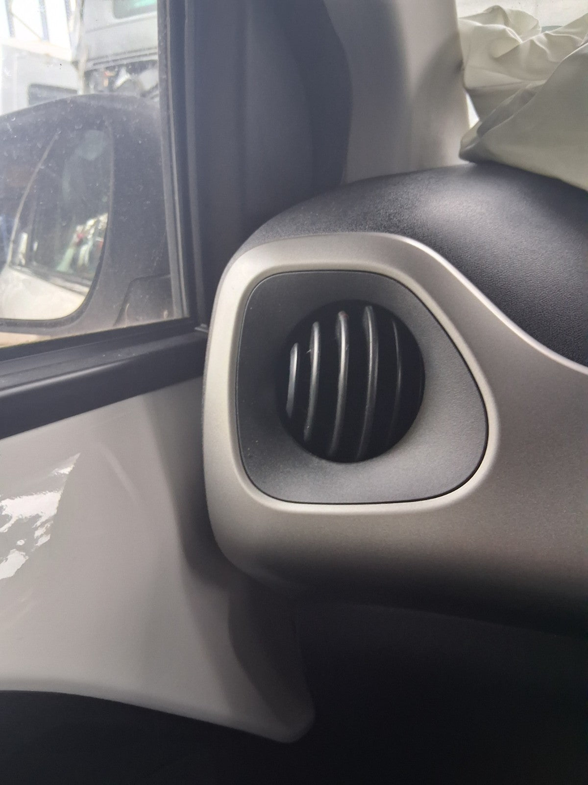 2018 CITROEN C1 FLAIR MK2 NSF PASSENGER SIDE FRONT LEFT AIR VENT