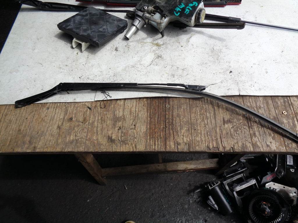 VW VOLKSWAGEN GOLF MK7  2015 FRONT RIGHT WIPER ARM 5G2955410B