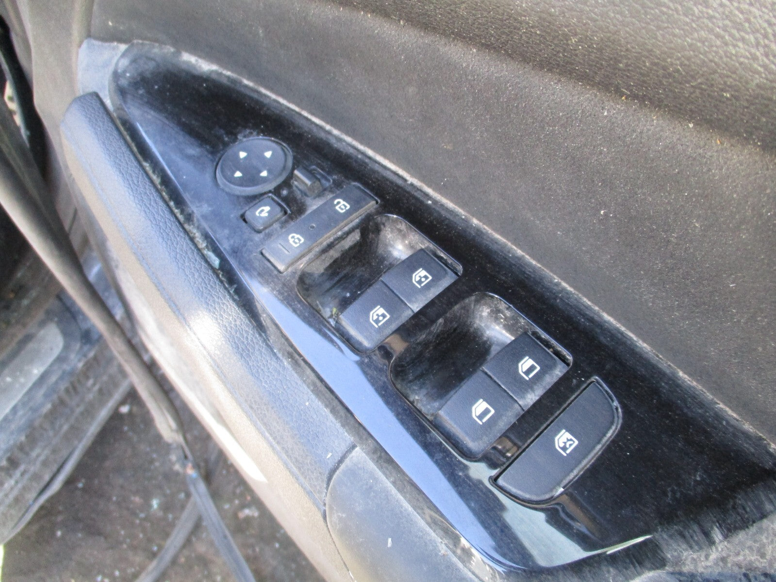 2023 KIA SPORTAGE MK5 OSF DRIVER SIDE POWERFOLD WING WINDOW CONTROL SWITCH