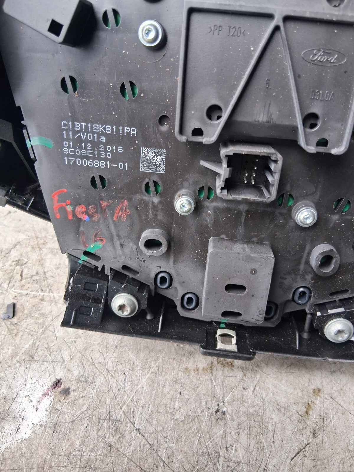 FORD FIESTA MK7 2016 RADIO CD PLAYER TRIM COVER PANEL 8A6118A802